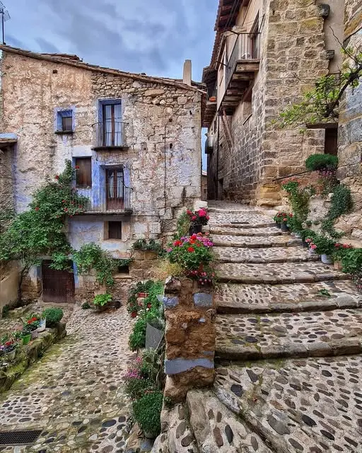 Calles empedradas del casco antiguo de Valderrobres